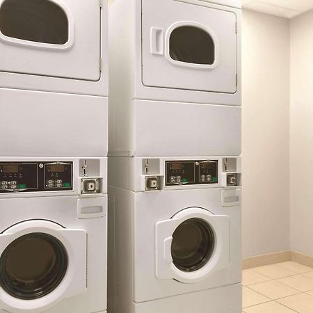 Country Inn & Suites By Radisson, Washington, Dc East - Capitol Heights, Md Buitenkant foto