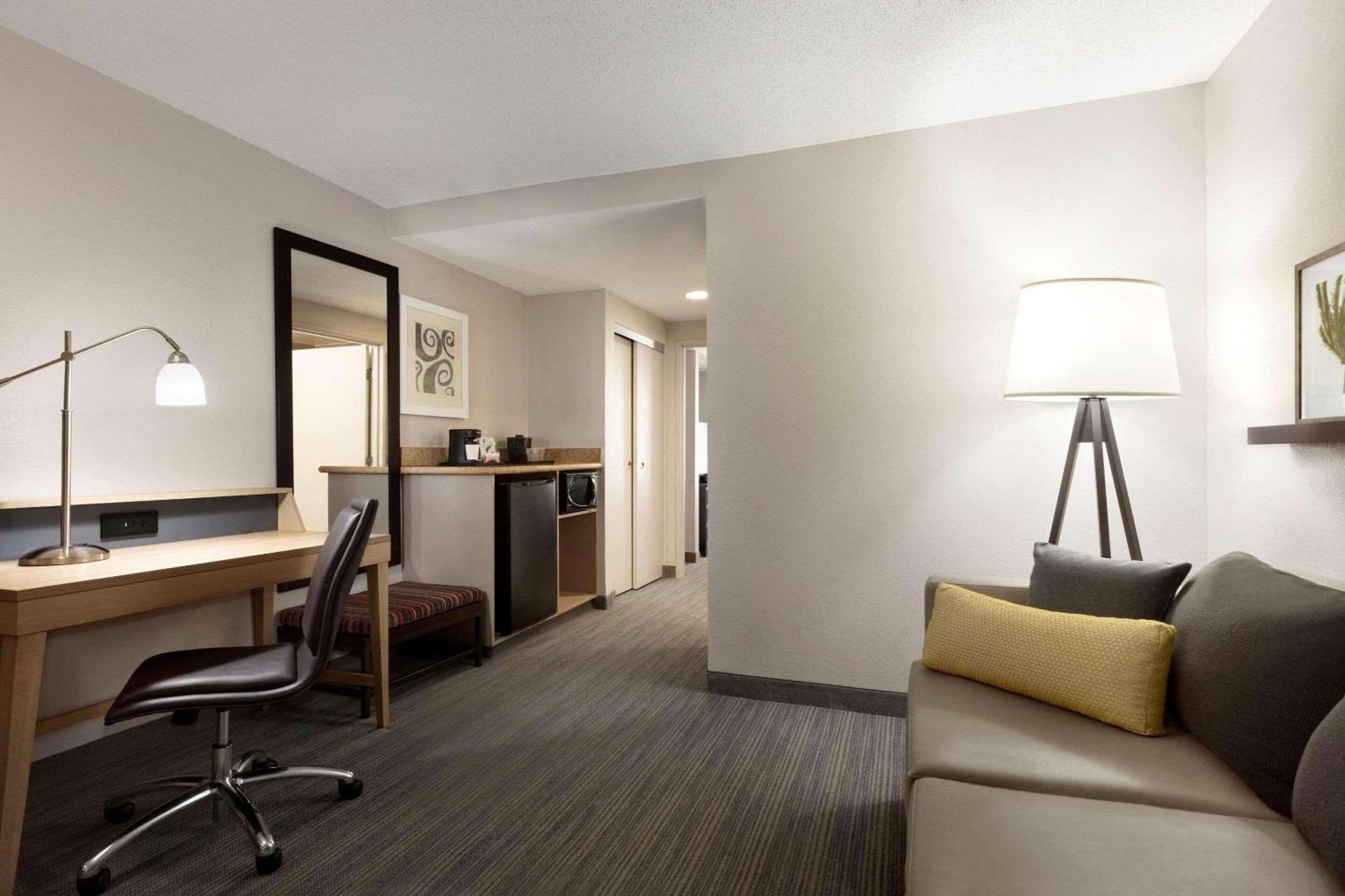 Country Inn & Suites By Radisson, Washington, Dc East - Capitol Heights, Md Buitenkant foto
